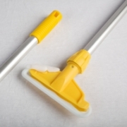 KENTUCKY MOP HANDLE YELLOW